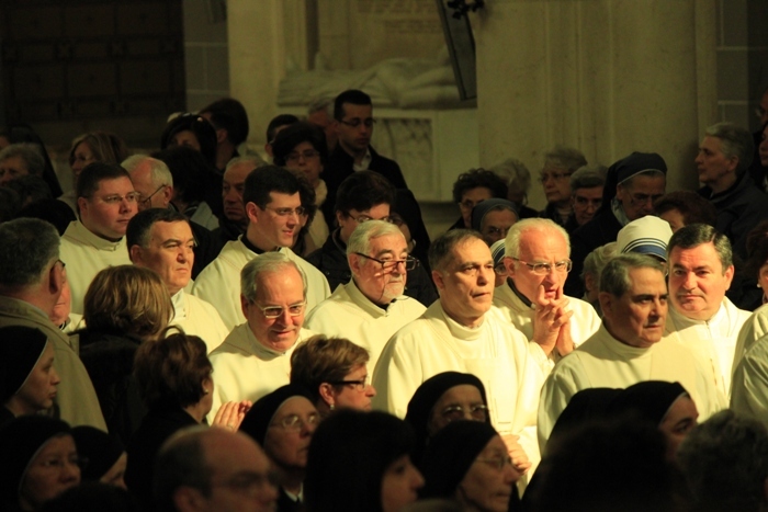 Celebrazione della Messa Crisma: rinnovazione delle promesse sacerdotali, benedizione dei sacri olei presso la Basilica Cattedrale di Reggio Calabria