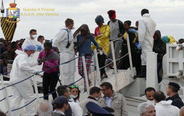 Reggio Calabria, arrivata nave con 332 migranti