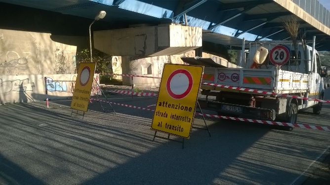 caduta massi catanzaro chiusa strada