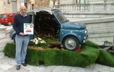 Reggio Calabria, allestito presepe su Fiat 500