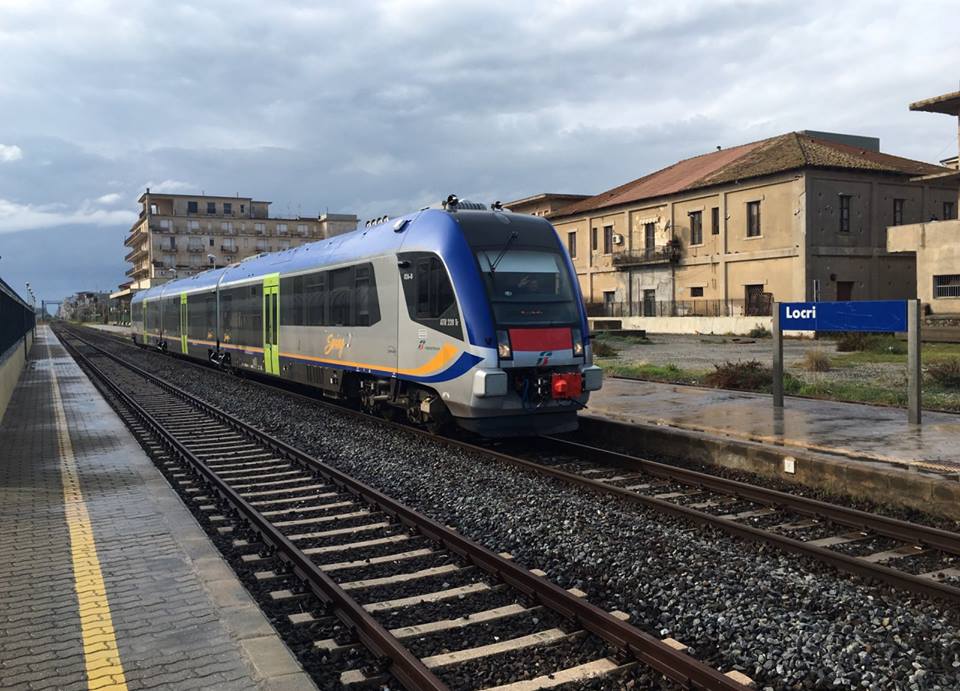 treno ferrovia jonica