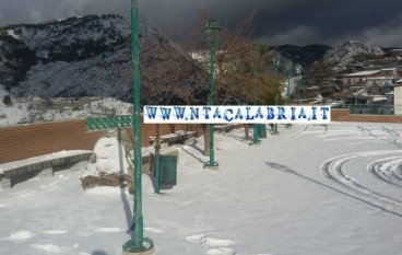 Neve a Roccaforte del Greco, scuole chiuse