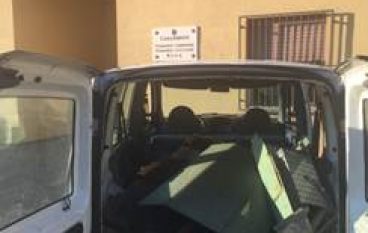 Gioia Tauro, sorpresi a rubare in un capannone: arrestati