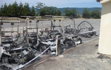 Rogo minicar elettriche a Gerace: il sogno si distrugge col fuoco