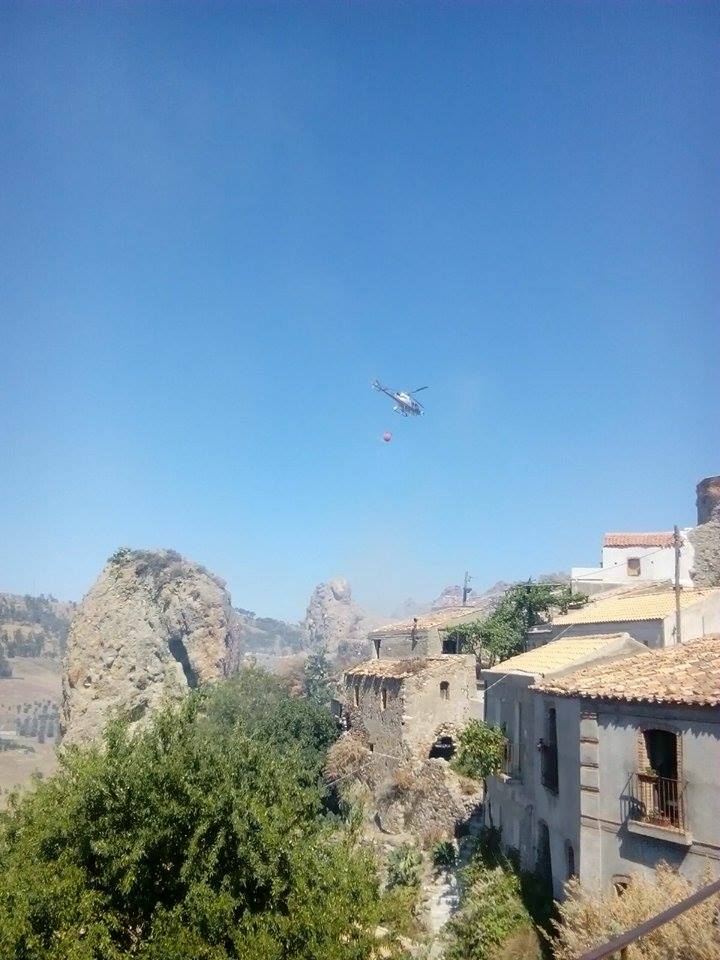 incendio pentedattilo