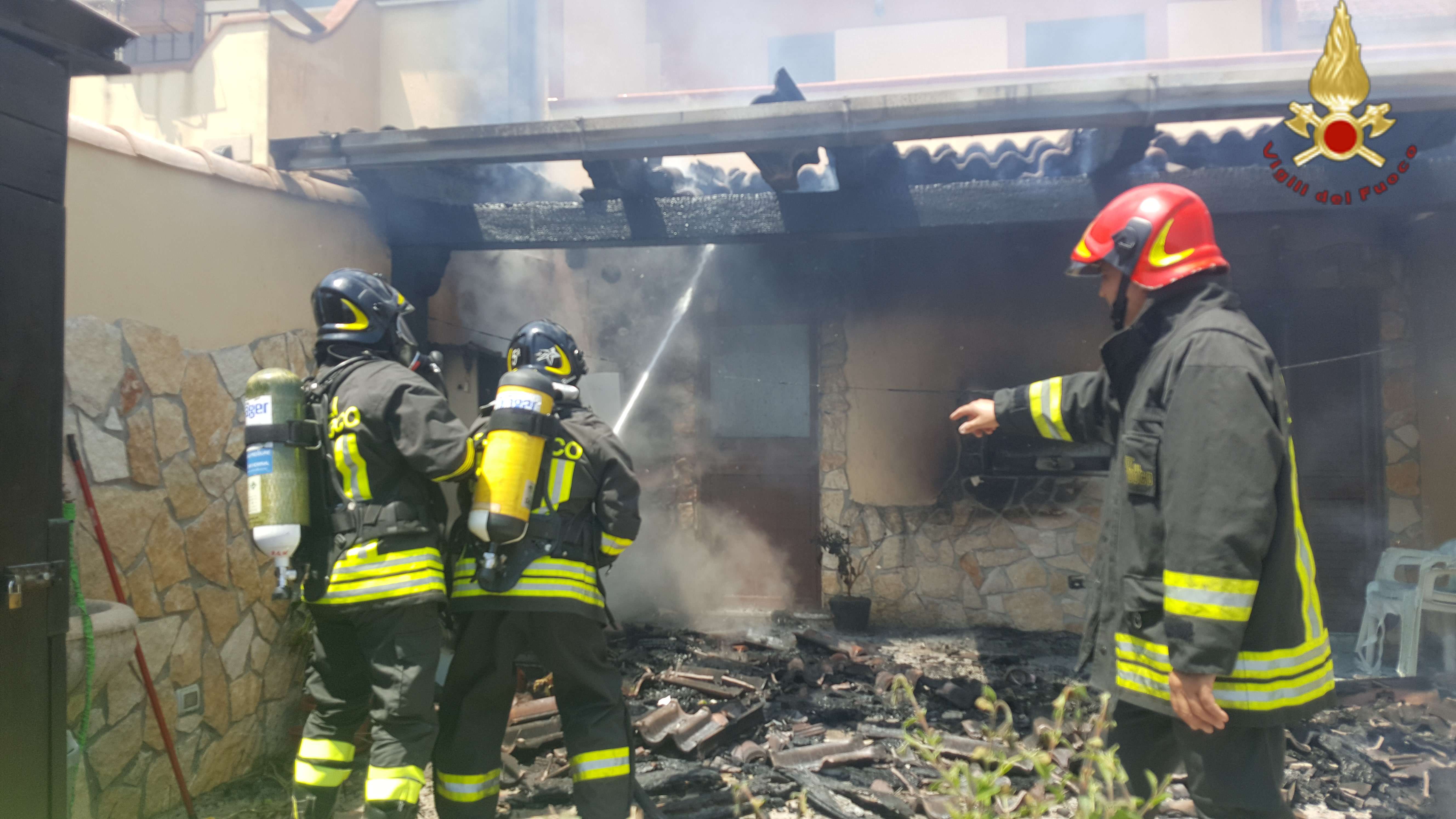 incendio rocca di neto