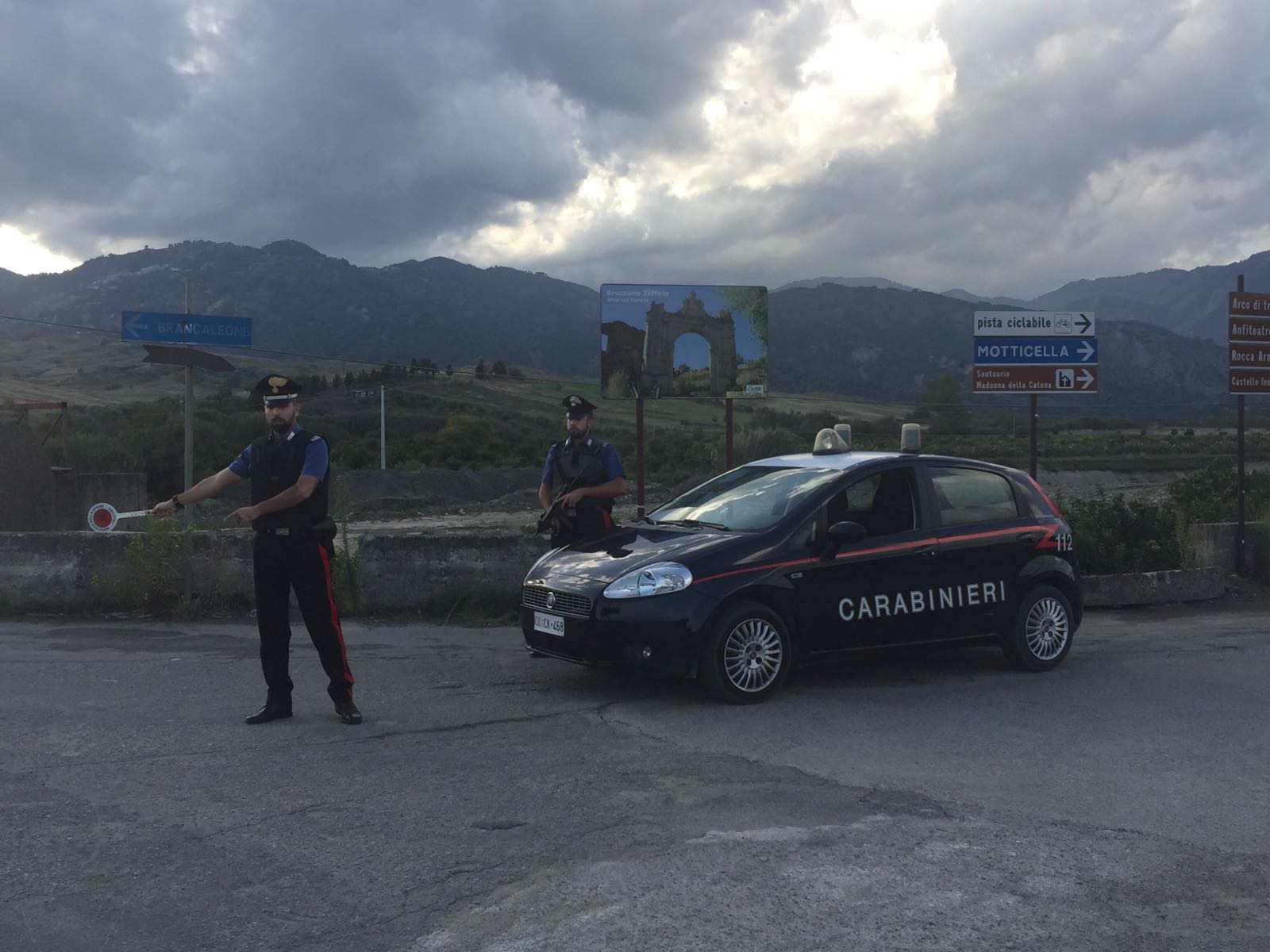 carabinieri posto blocco