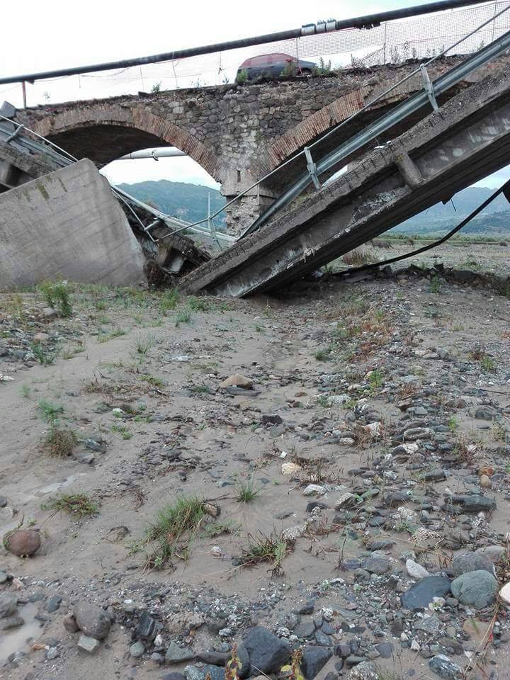 ponte crollato bruzzano zeffirio