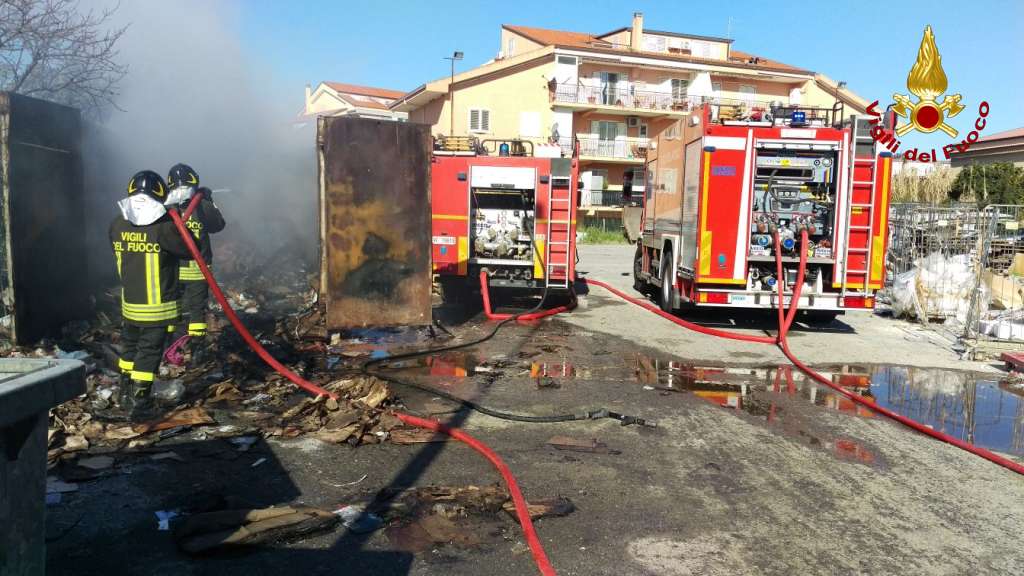 incendio container davoli