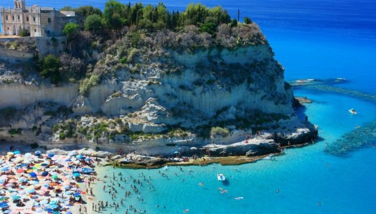 Spiaggia di Tropea al secondo posto tra le più belle d’Italia