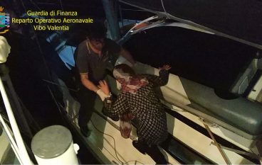 Intercettato veliero a Crotone: a bordo 31 migranti