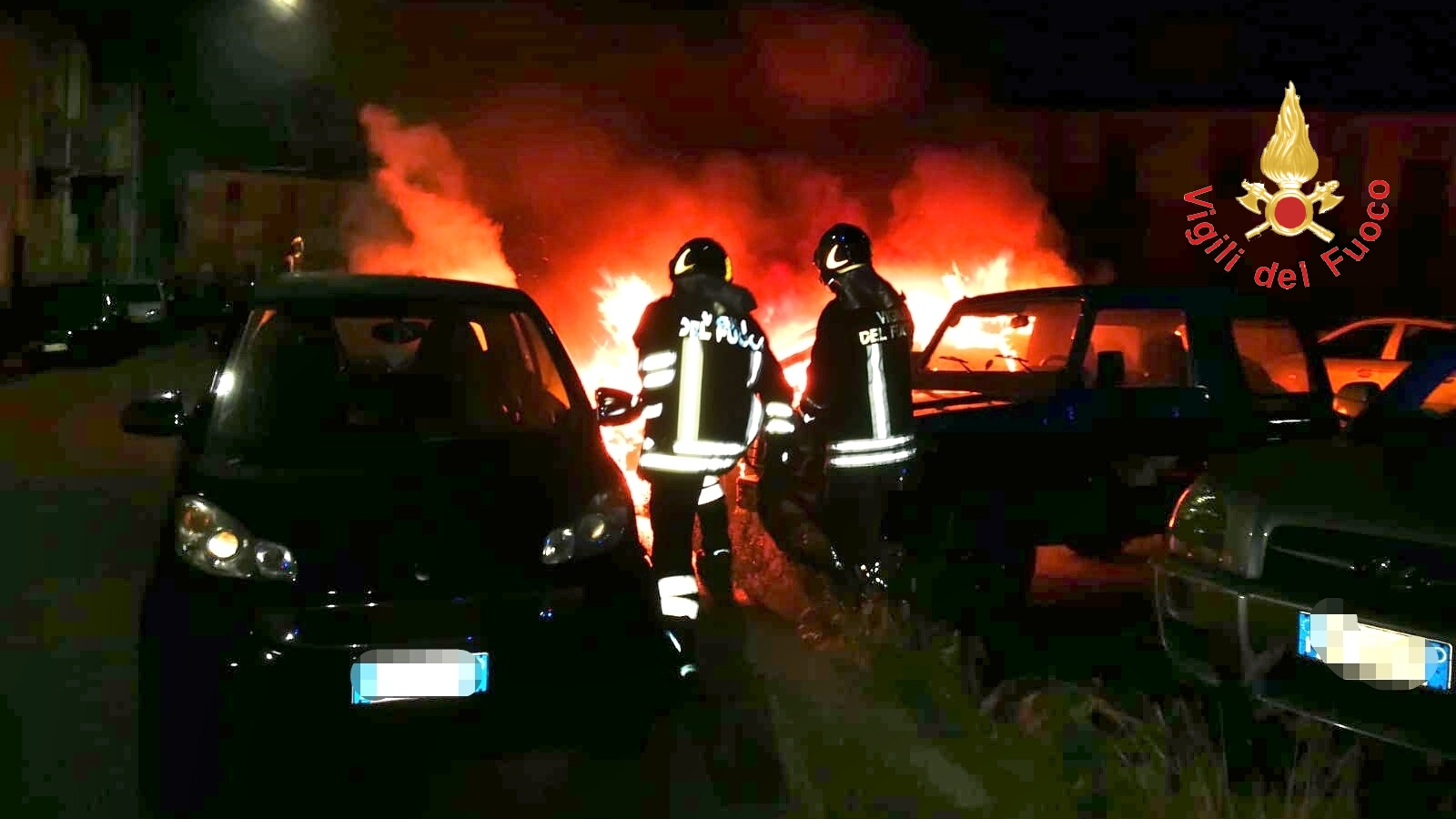 Sei auto in fiamme nella notte a Catanzaro