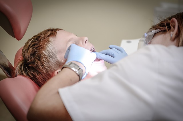 bambino dal dentista