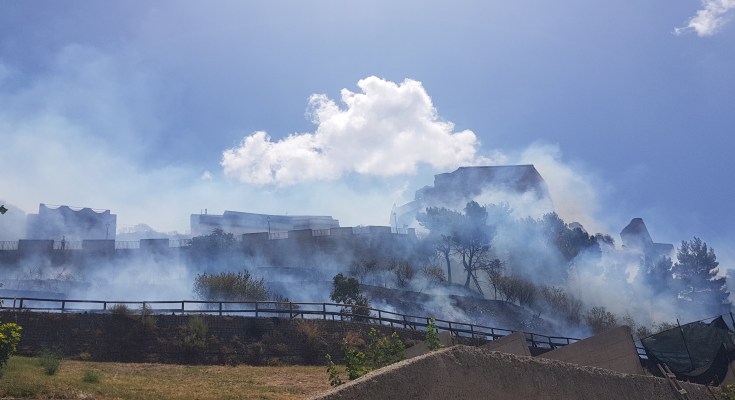 incendio roccella jonica