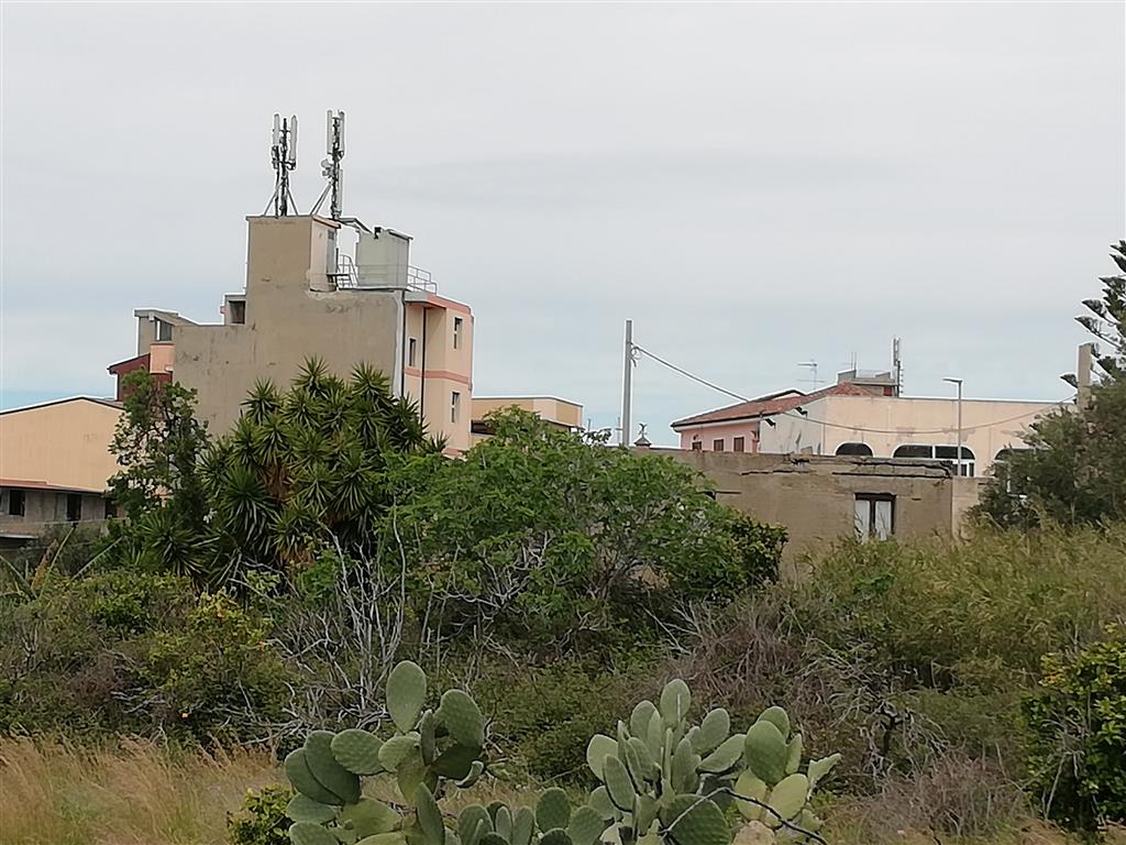 Antenne telefonia su case di Lazzaro