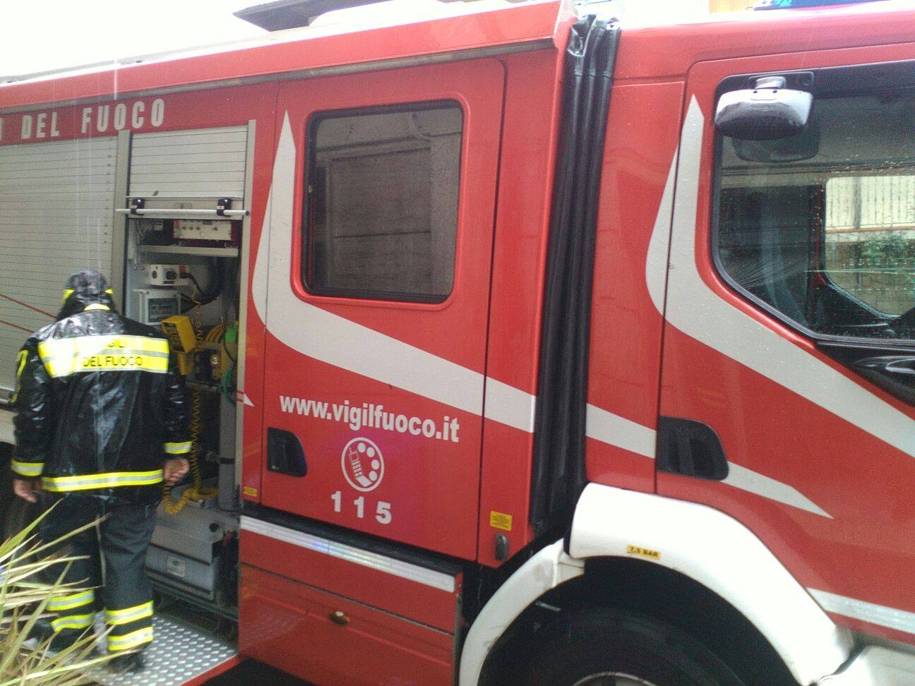 Incendio deposito giudiziario a Pellaro