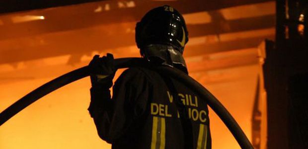 Incendiato bar a Reggio Calabria