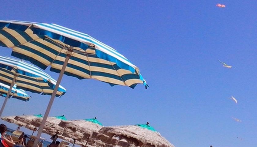Bambino disperso in spiaggia a Cropani