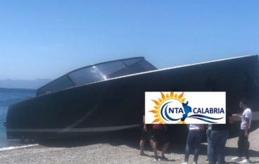 Yacht spiaggiato a Melito Porto Salvo. Due i feriti