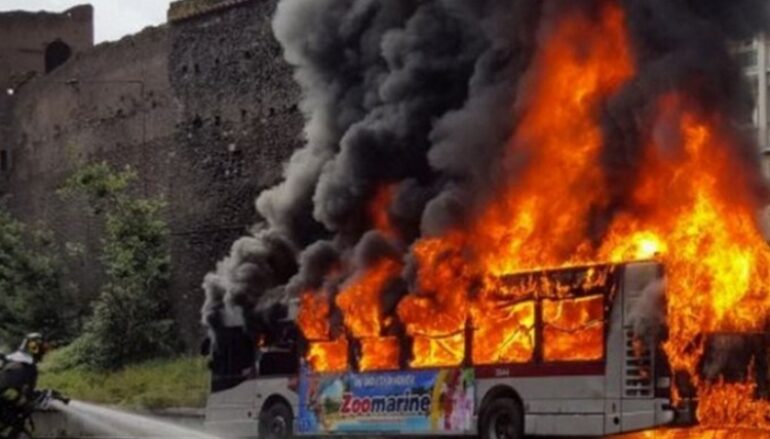 Incendio bus Preite, appello presidente Succurro