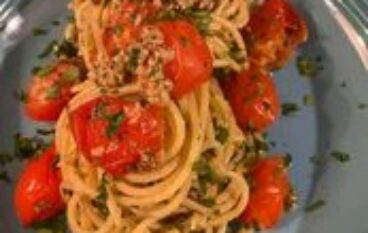 Spaghetti al pesto di alici. Ricette Ntacalabria