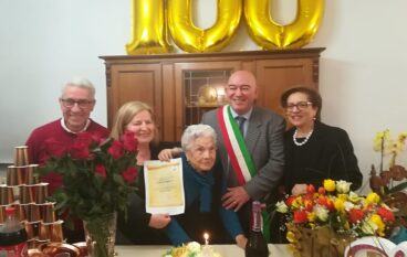 Civita (CS), la maestra Dilla ha compiuto 100 anni