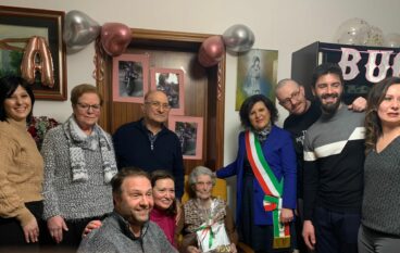 Laino Borgo in Festa, festeggiati i 100 anni di Nonna Rosina