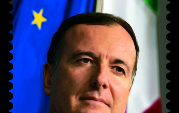 Franco Frattini, nel nuovo francobollo emesso da Poste Italiane