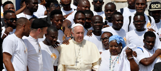 i migranti con Papa Francesco