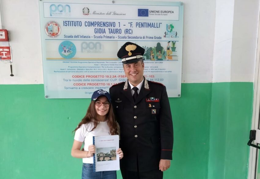 la studentessa con il carabiniere