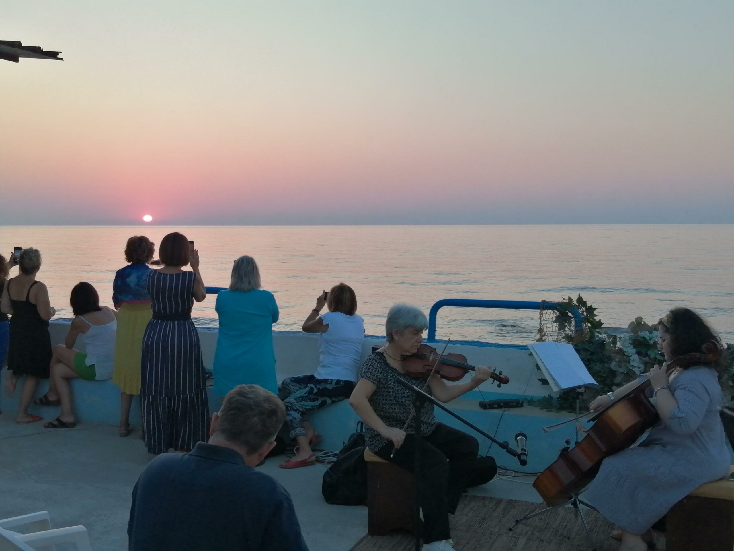 Brancaleone, grande successo per il concerto all’alba sul mare