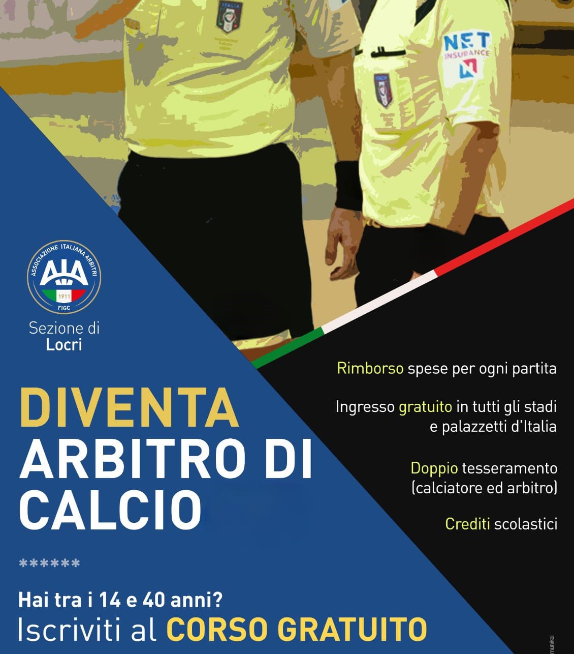 Guardalinee O Assistente Arbro Di Calcio O Calcio Che Tiene Bandiera Nel Campo Di Calcio 29757966