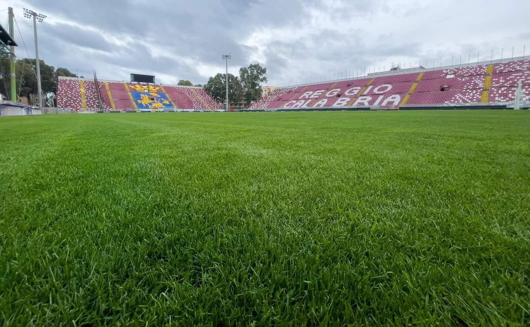 Sequestrati fumogeni e bombe carta allo stadio Granillo