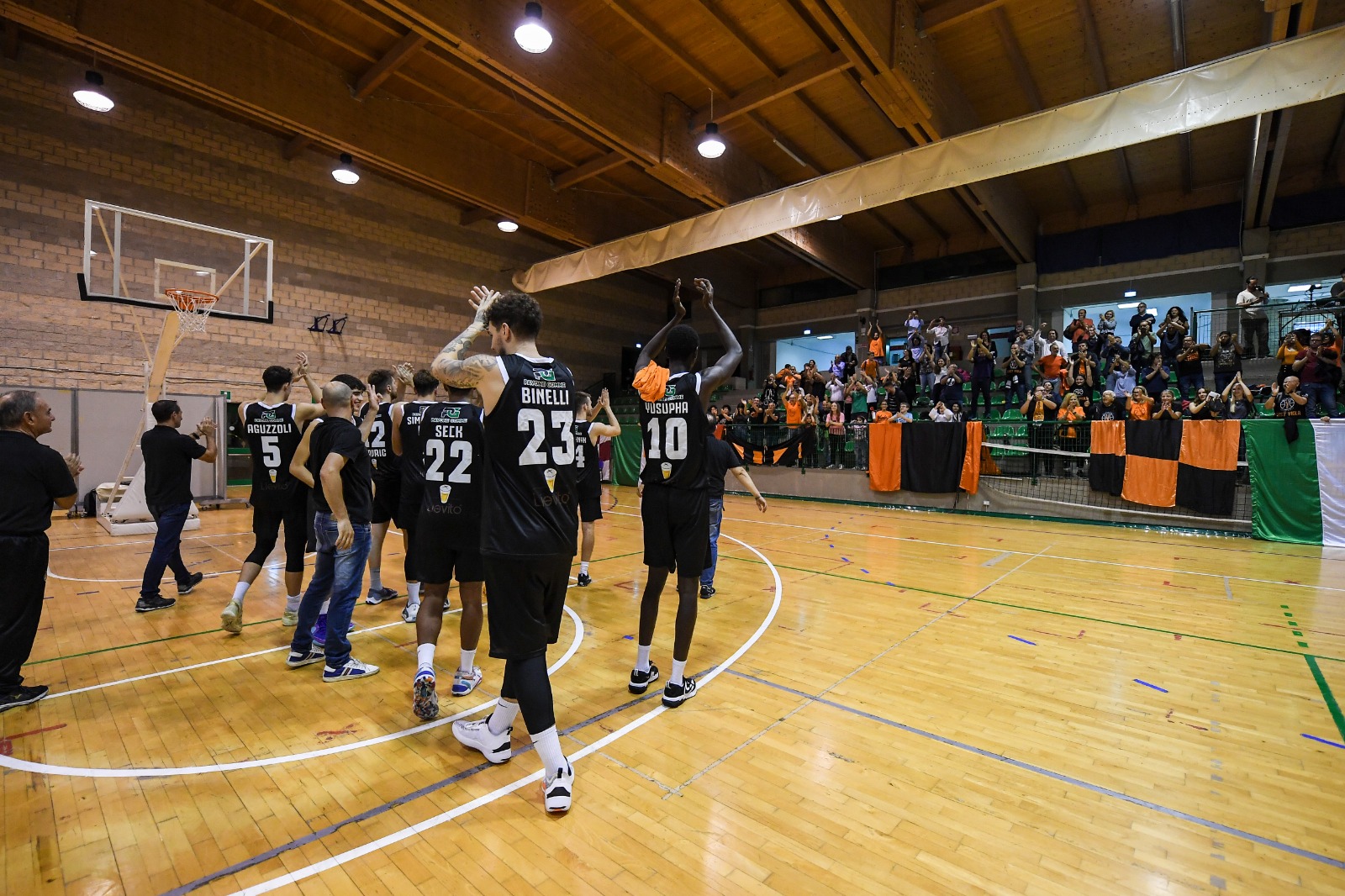 Pallacanestro Viola, nero arancio in vetta alla classifica
