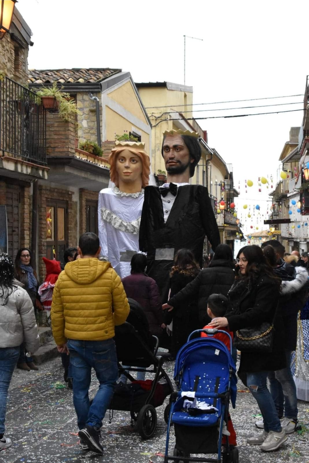 I personaggi delle favole parlano cariatese