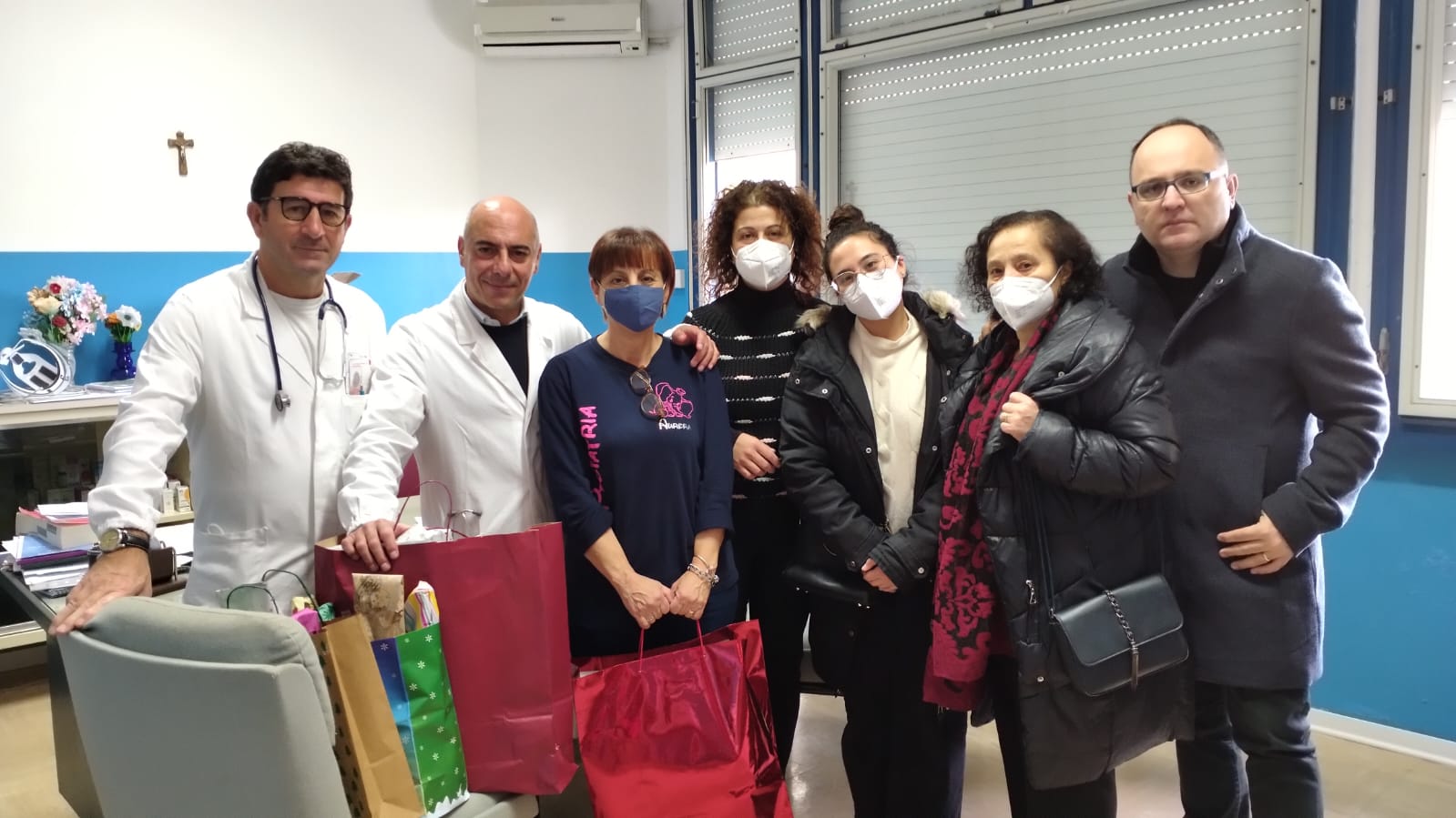 La Pro Loco di Cimina’ regala sorrisi e doni alla pediatria di Locri