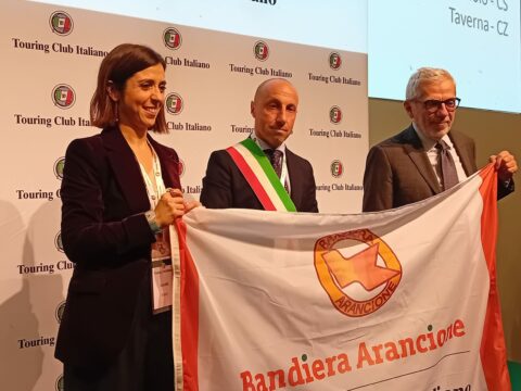 bandiera arancione bova