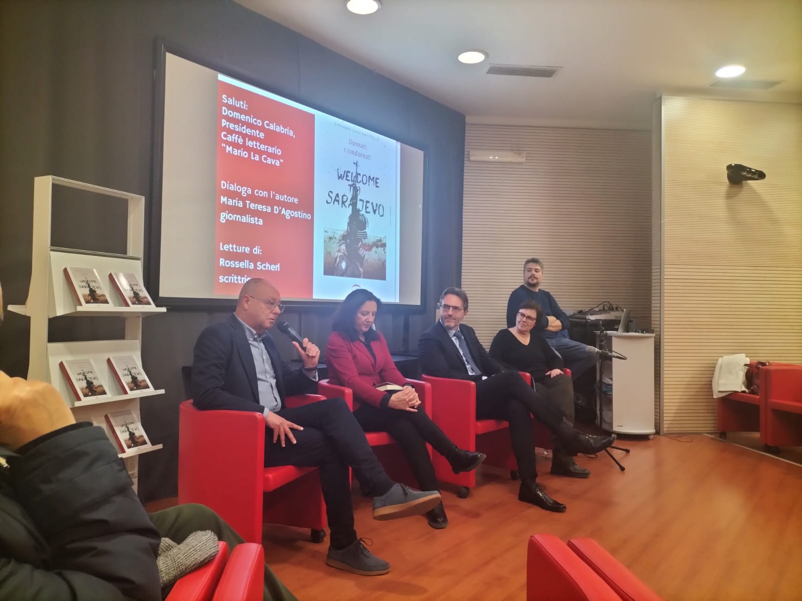 Presentato nella libreria Mondadori  un libro sulla Bosnia