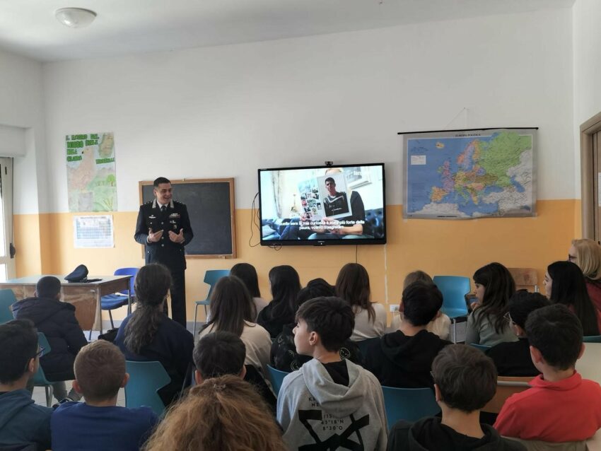 incontro carabinieri I.Comprensivo Bova Condofuri