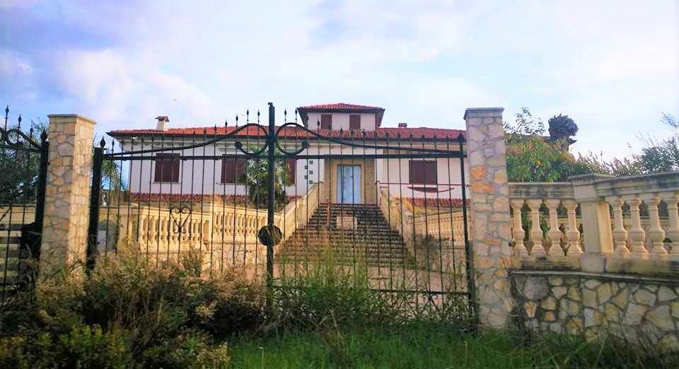 Villa cassano allo ionio