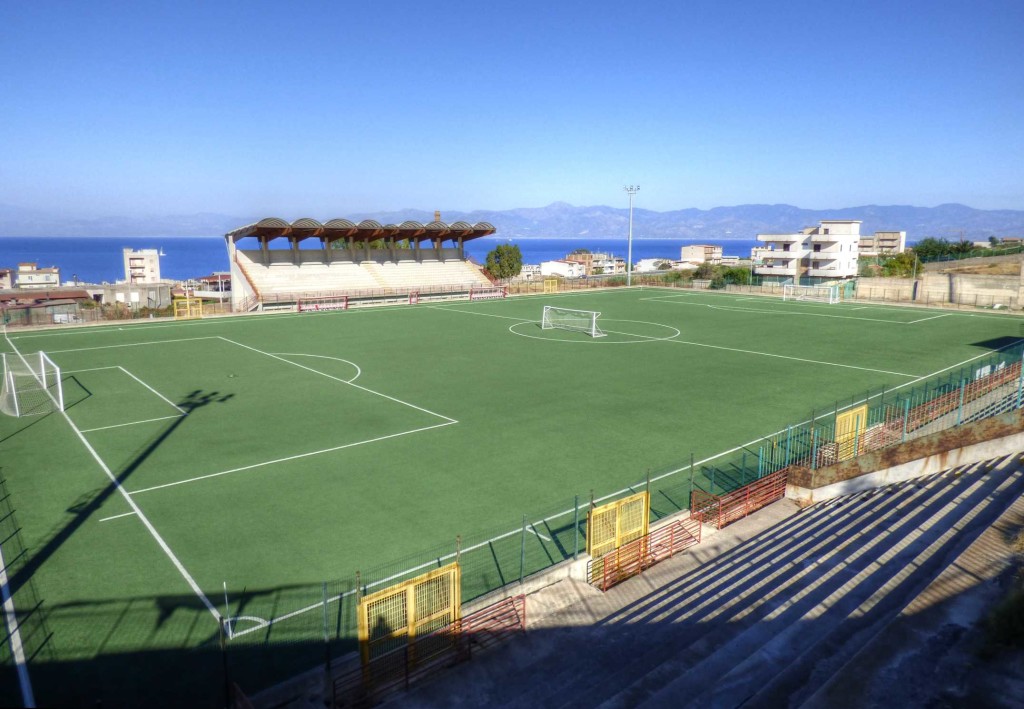 I campi di calcio di Ravagnese e Bocale si rifanno il look