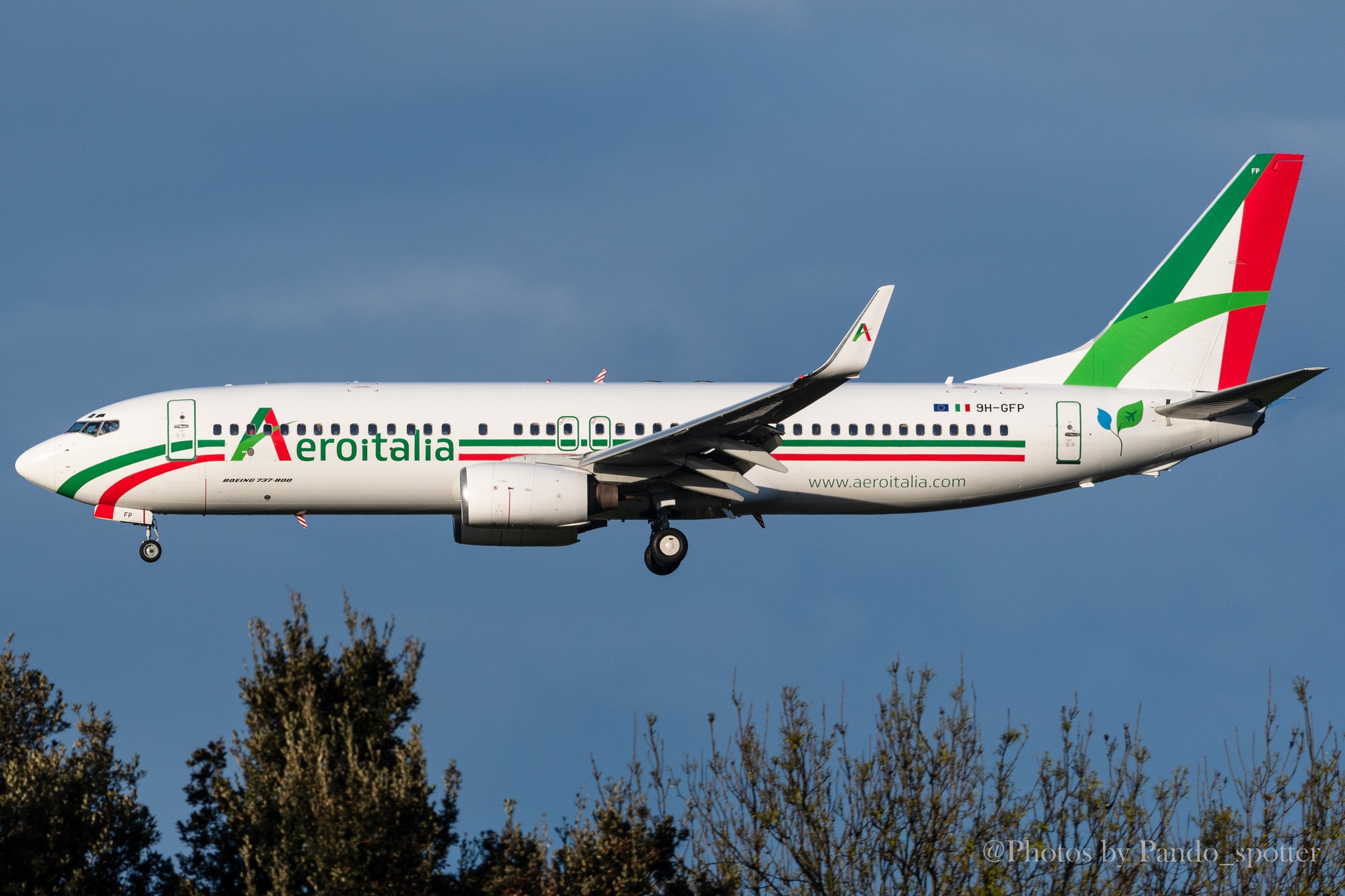 Aeroitalia: La Nuova Compagnia Aerea Punta sulla Calabria