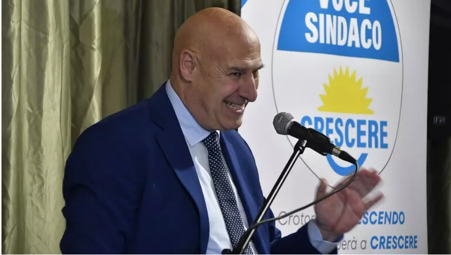 Crotone, sindaco si dimette dopo aver aggredito un consigliere