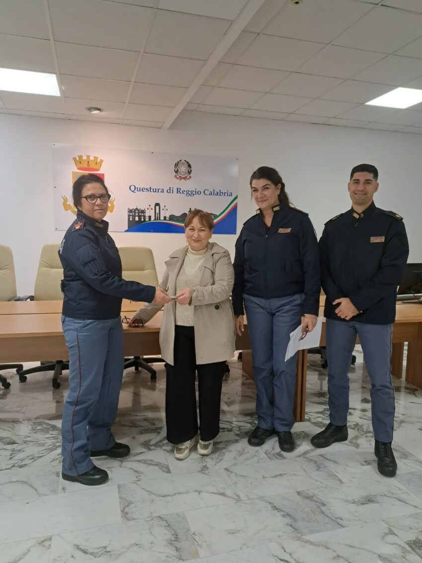 Polizia di Stato Reggio Calabria_ riconsegna oggetti smarriti