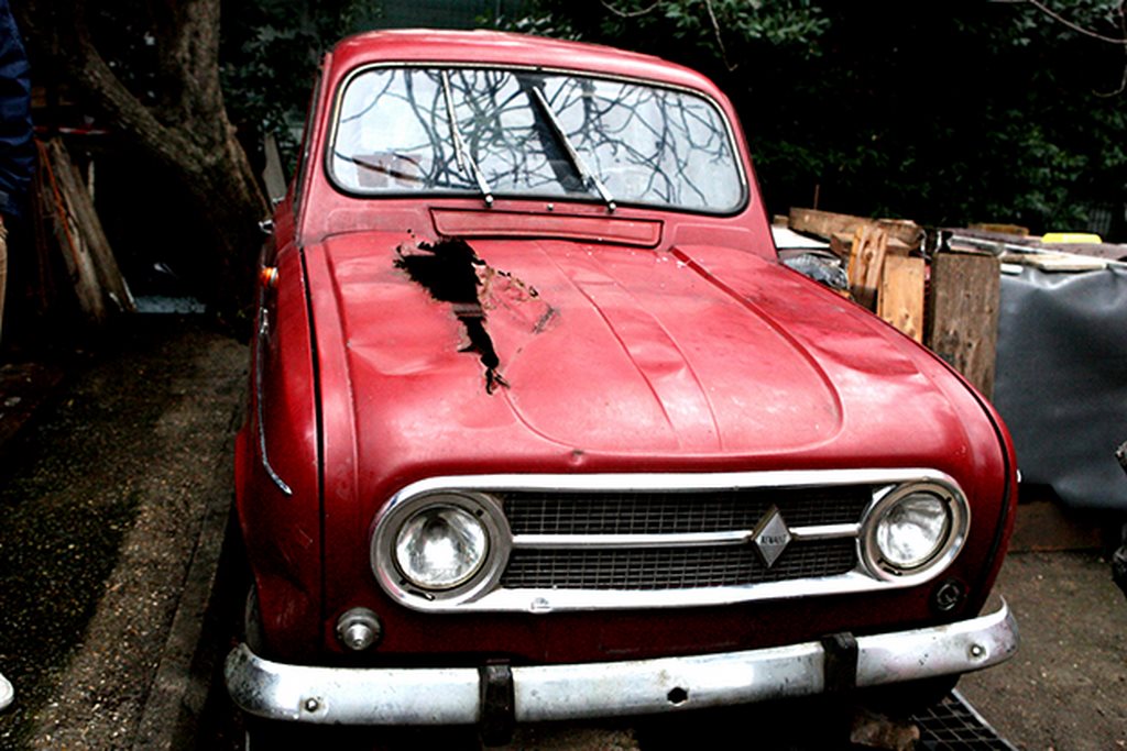 A Catanzaro la Renault 4 di Aldo Moro, simbolo della memoria
