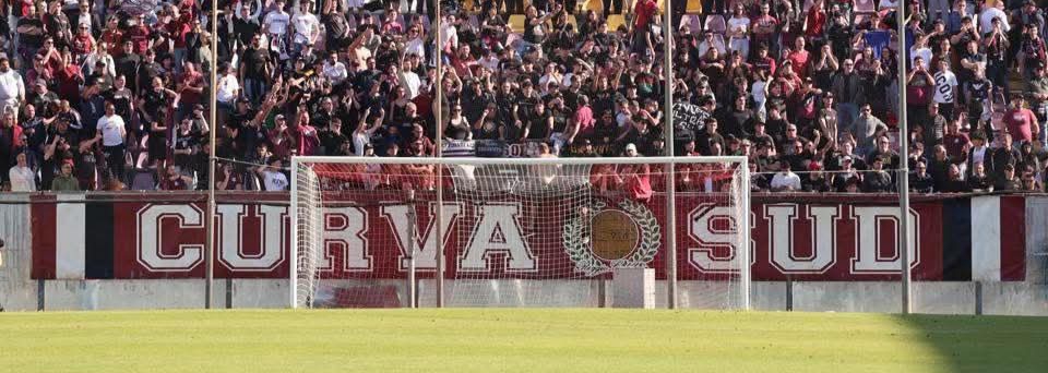 Reggina, il gol più strano del Granillo: entra un tifoso e segna