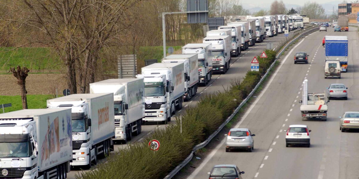 Calabria: crisi autotrasporto, extra costi di 2,1 miliardi di euro