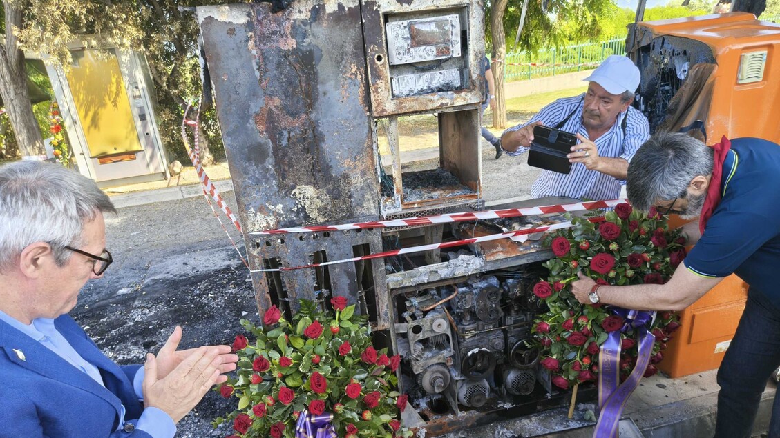Braccianti Amendolara: landini depone fiori alla stazione di servizio