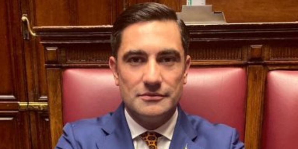 Vannacci lancia nuovo partito: deputato saluta con “cari amici camerati”