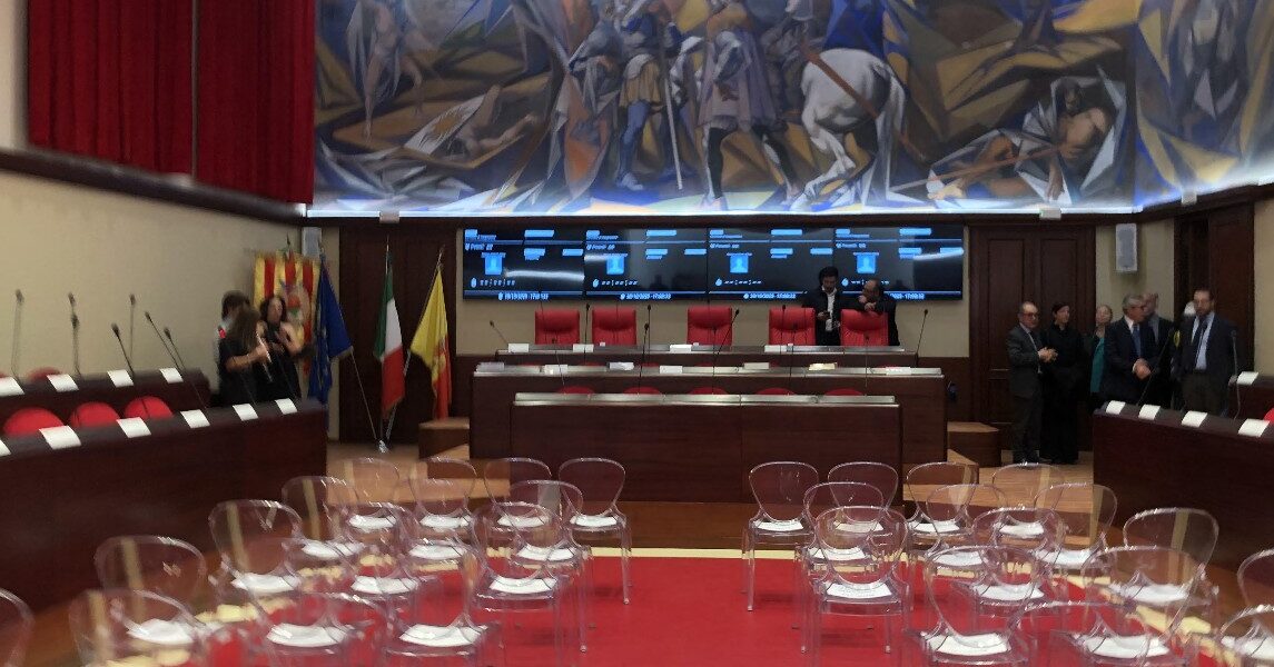 Catanzaro: consiglio comunale sospeso, assenze plurime in aula